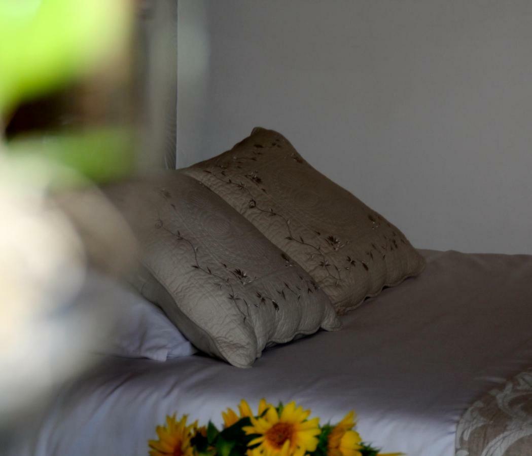 Une Chambre En Ville Saintes Exterior photo